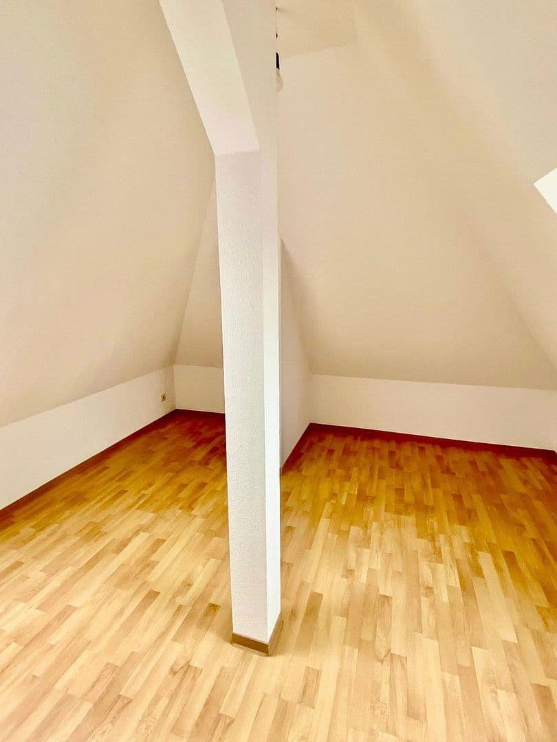 Pronájem bytu 4+1 64 m², Stuttgart, Bádensko-Württembersko Pronájem bytu 4+1 64 m², Stuttgart, Bádensko-Württembersko