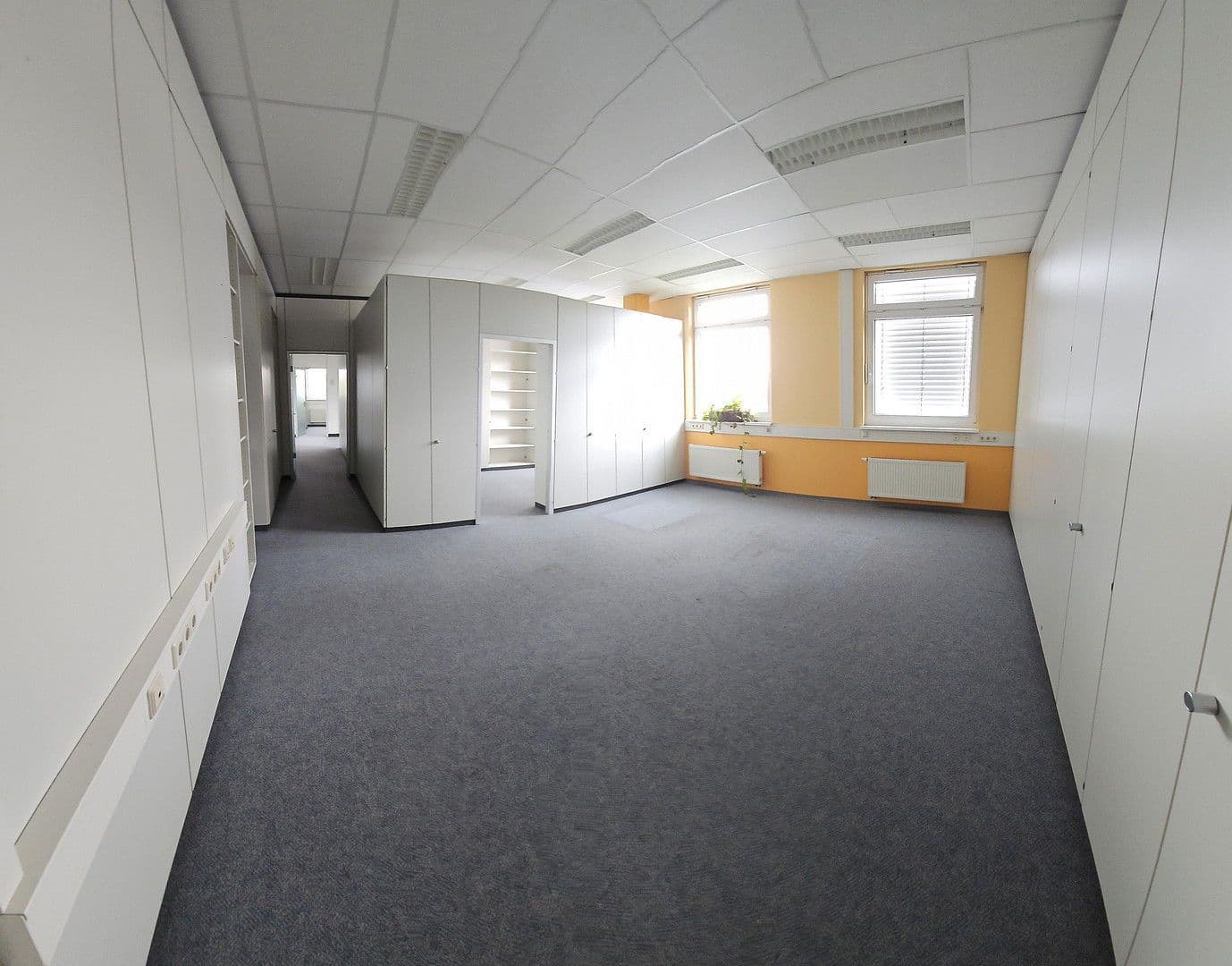 Pronájem kanceláře 500 m², Esslingen am Neckar, Bádensko-Württembersko Pronájem kanceláře 500 m², Esslingen am Neckar, Bádensko-Württembersko