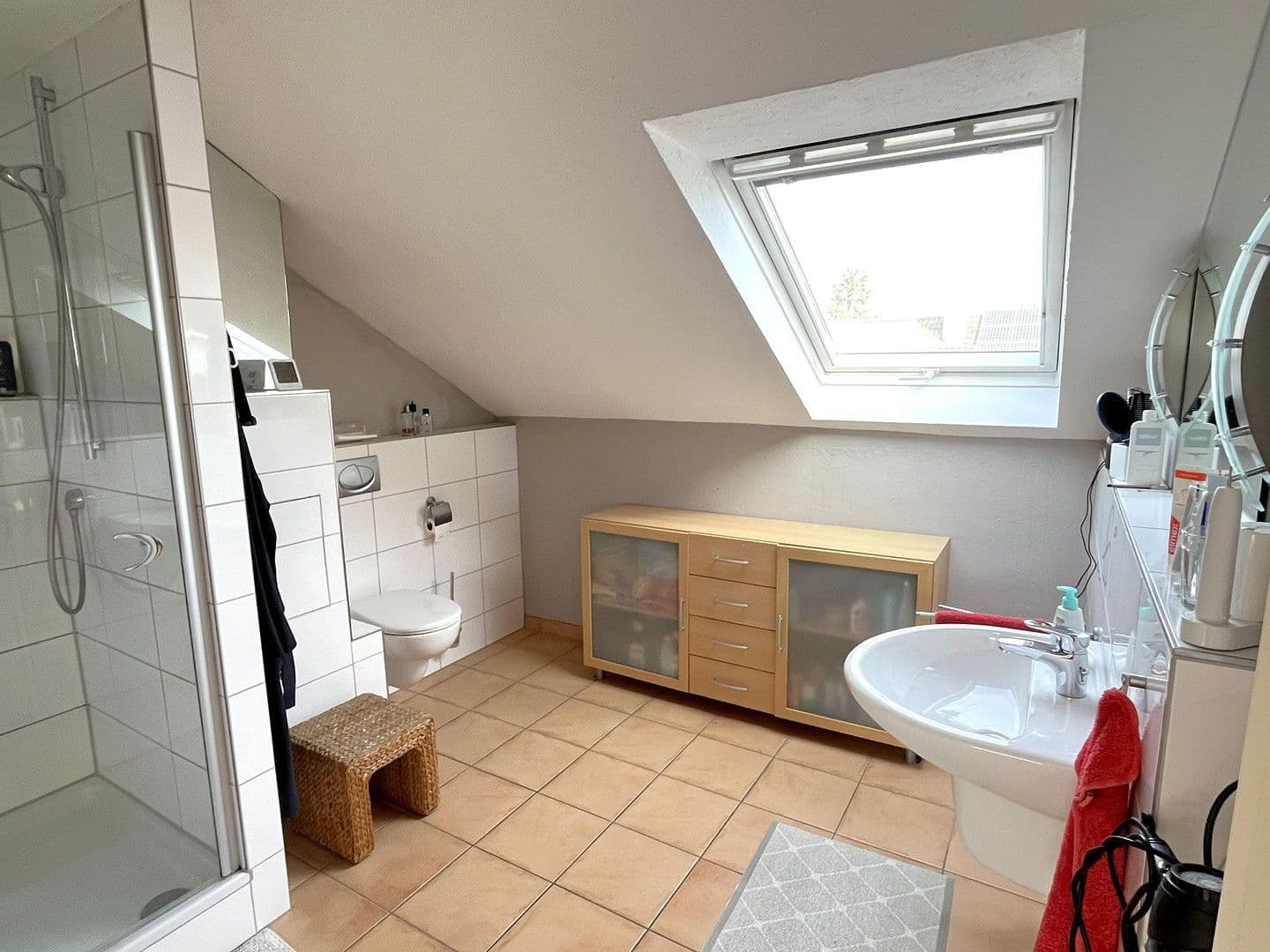 Prodej domu 146 m², pozemek 252 m², Stuttgart-Weilimdorf (Wolfbusch), Bádensko-Württembersko Prodej domu 146 m², pozemek 252 m², Stuttgart-Weilimdorf (Wolfbusch), Bádensko-Württembersko