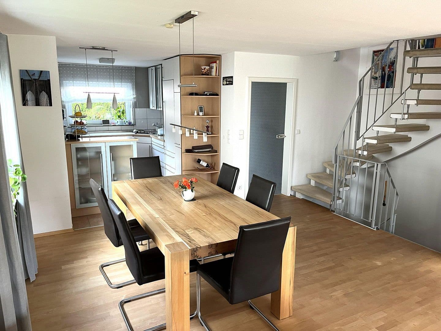 Prodej domu 146 m², pozemek 252 m², Stuttgart-Weilimdorf (Wolfbusch), Bádensko-Württembersko Prodej domu 146 m², pozemek 252 m², Stuttgart-Weilimdorf (Wolfbusch), Bádensko-Württembersko