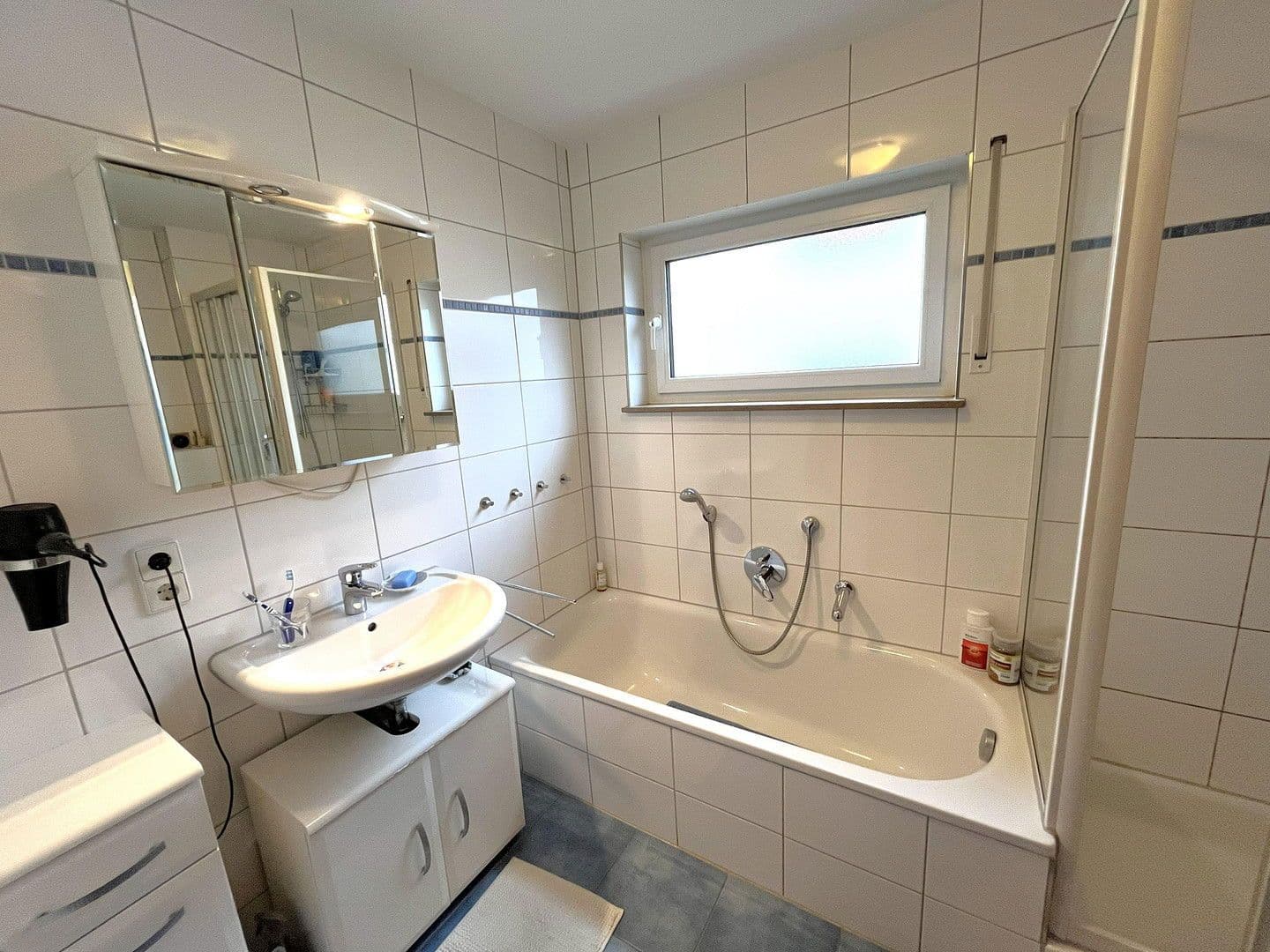 Prodej domu 146 m², pozemek 252 m², Stuttgart-Weilimdorf (Wolfbusch), Bádensko-Württembersko Prodej domu 146 m², pozemek 252 m², Stuttgart-Weilimdorf (Wolfbusch), Bádensko-Württembersko