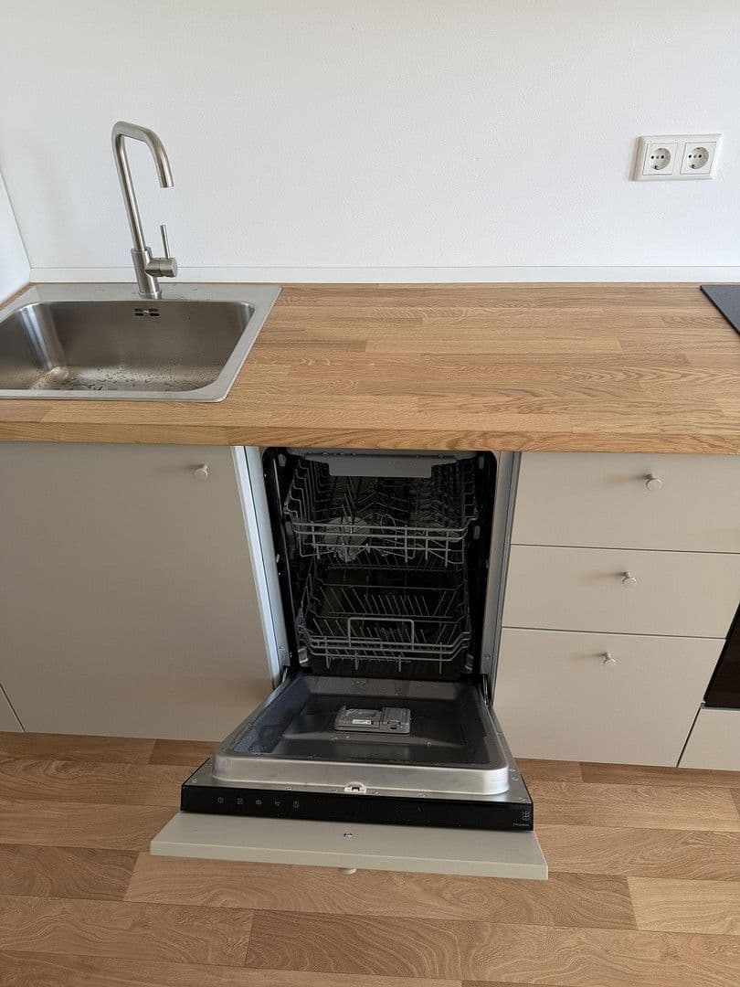 Pronájem bytu 4+1 120 m², Bucher Straße 97, Nürnberg, Bavorsko Pronájem bytu 4+1 120 m², Bucher Straße 97, Nürnberg, Bavorsko