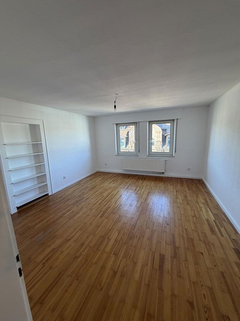 Pronájem bytu 4+1 120 m², Bucher Straße 97, Nürnberg, Bavorsko Pronájem bytu 4+1 120 m², Bucher Straße 97, Nürnberg, Bavorsko