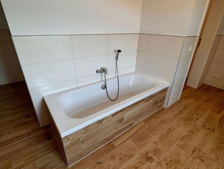 Prodej bytu 4+1 108 m², Jena, Durynsko Prodej bytu 4+1 108 m², Jena, Durynsko