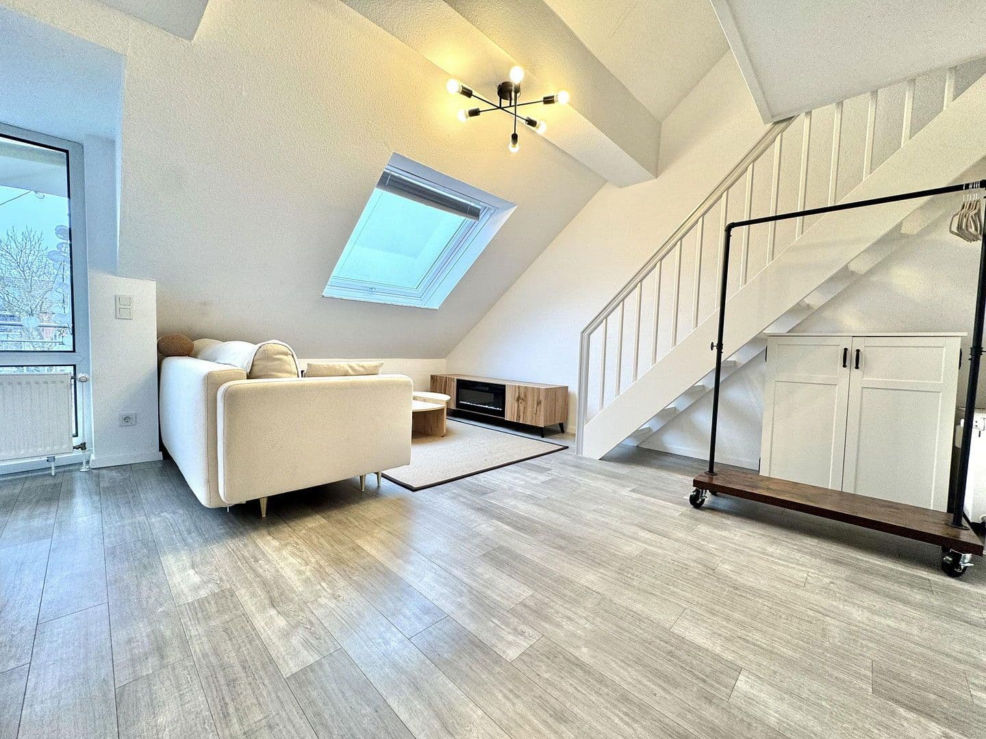 Pronájem bytu 2+1 40 m², Leineinsel 15, Hannover, Dolní Sasko Pronájem bytu 2+1 40 m², Leineinsel 15, Hannover, Dolní Sasko