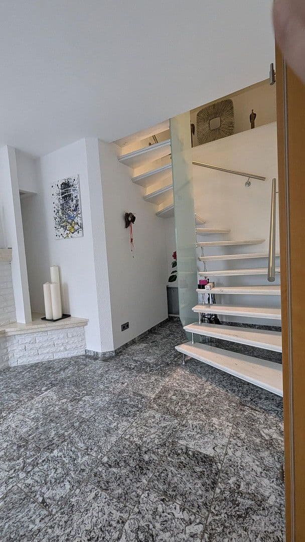 Pronájem bytu 4+1 186 m², Flörsheim-Dalsheim, Porýní-Falc Pronájem bytu 4+1 186 m², Flörsheim-Dalsheim, Porýní-Falc