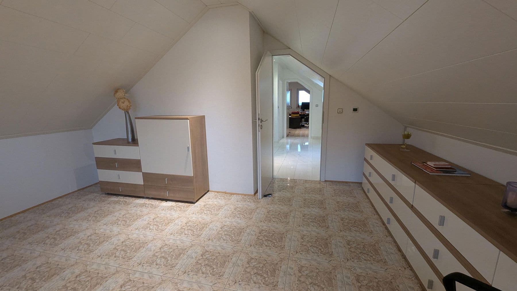 Pronájem bytu 4+1 186 m², Flörsheim-Dalsheim, Porýní-Falc Pronájem bytu 4+1 186 m², Flörsheim-Dalsheim, Porýní-Falc