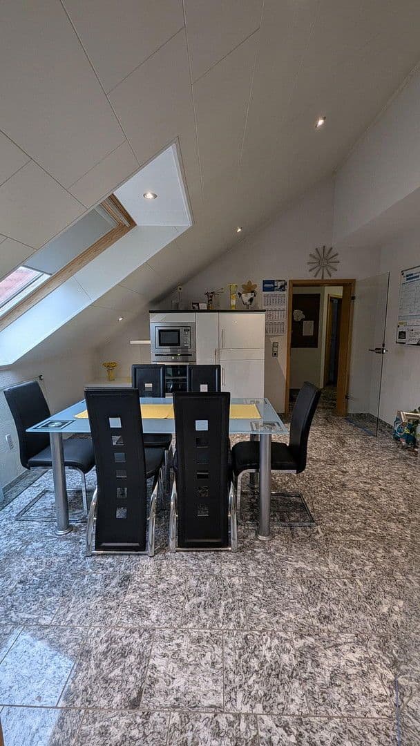 Pronájem bytu 4+1 186 m², Flörsheim-Dalsheim, Porýní-Falc Pronájem bytu 4+1 186 m², Flörsheim-Dalsheim, Porýní-Falc