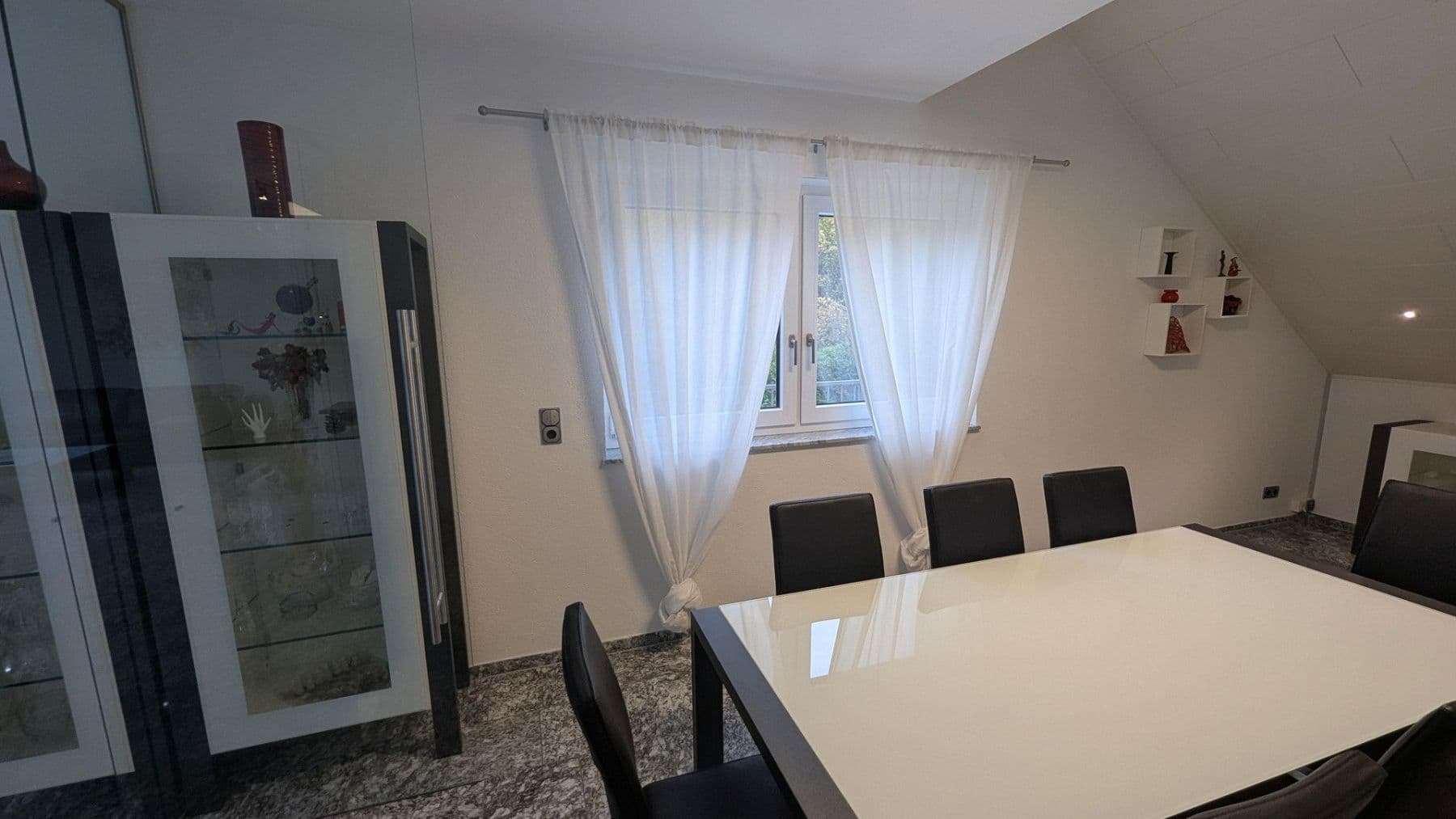 Pronájem bytu 4+1 186 m², Flörsheim-Dalsheim, Porýní-Falc Pronájem bytu 4+1 186 m², Flörsheim-Dalsheim, Porýní-Falc