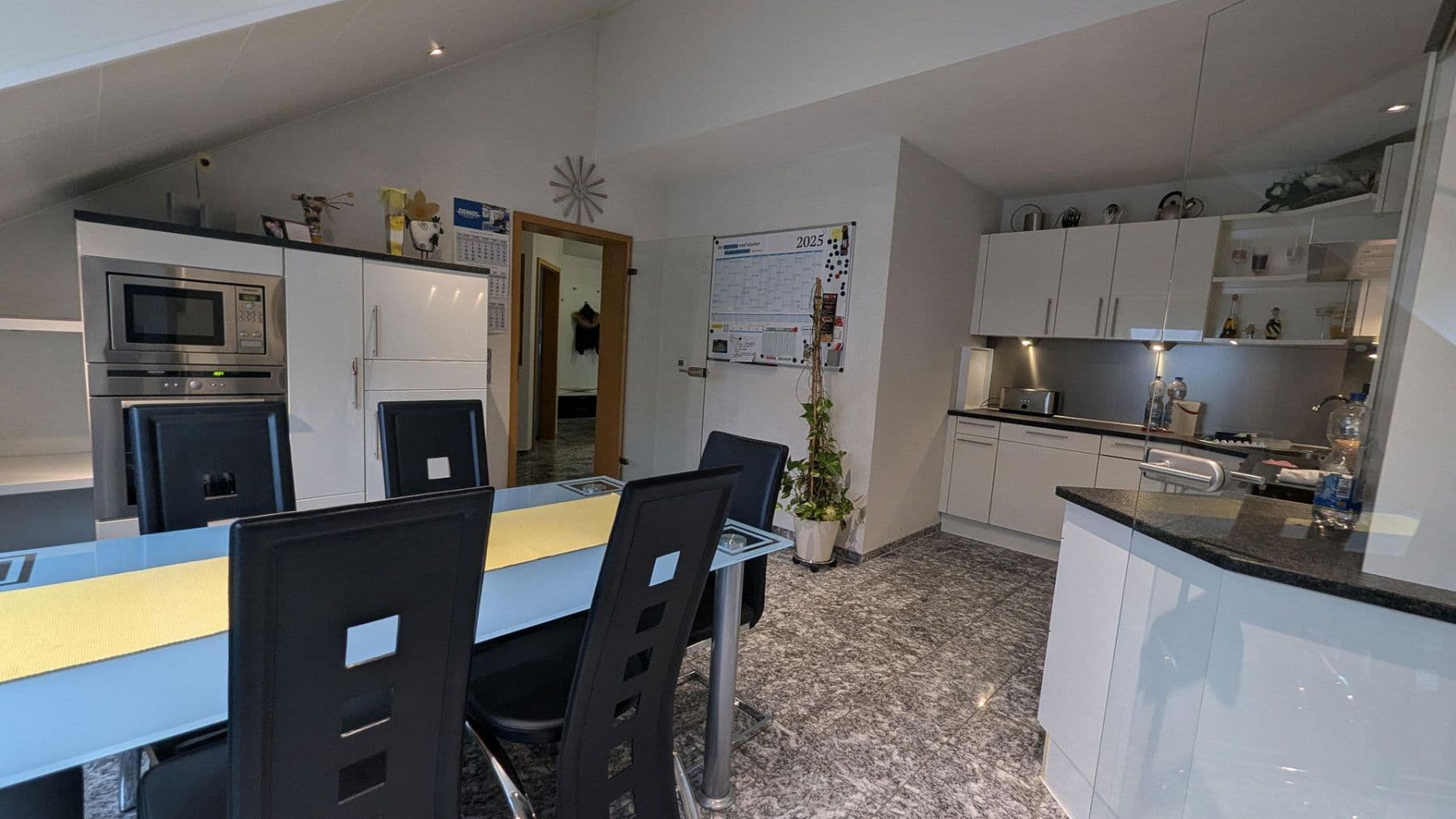 Pronájem bytu 4+1 186 m², Flörsheim-Dalsheim, Porýní-Falc Pronájem bytu 4+1 186 m², Flörsheim-Dalsheim, Porýní-Falc