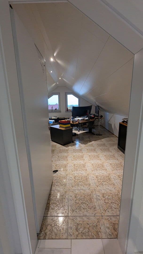 Pronájem bytu 4+1 186 m², Flörsheim-Dalsheim, Porýní-Falc Pronájem bytu 4+1 186 m², Flörsheim-Dalsheim, Porýní-Falc