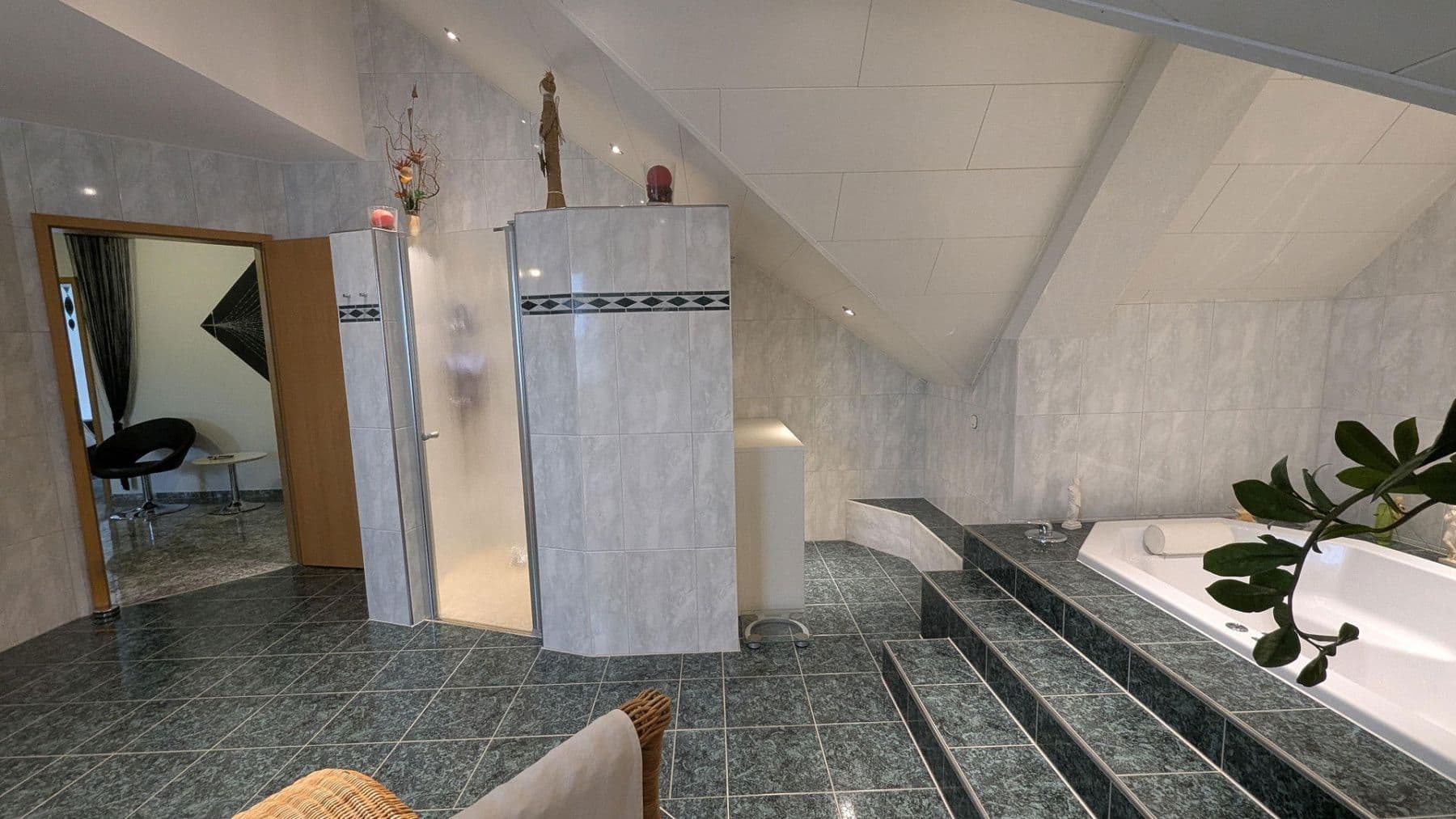 Pronájem bytu 4+1 186 m², Flörsheim-Dalsheim, Porýní-Falc Pronájem bytu 4+1 186 m², Flörsheim-Dalsheim, Porýní-Falc