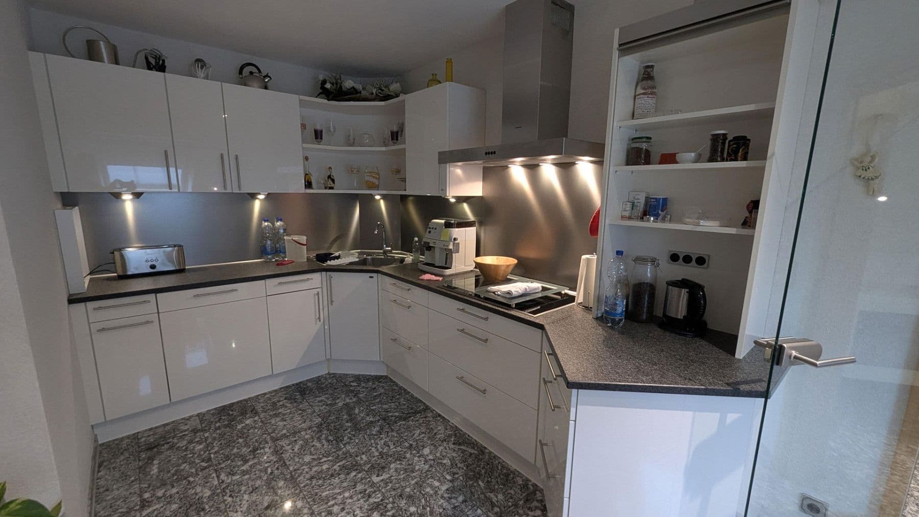 Pronájem bytu 4+1 186 m², Flörsheim-Dalsheim, Porýní-Falc Pronájem bytu 4+1 186 m², Flörsheim-Dalsheim, Porýní-Falc