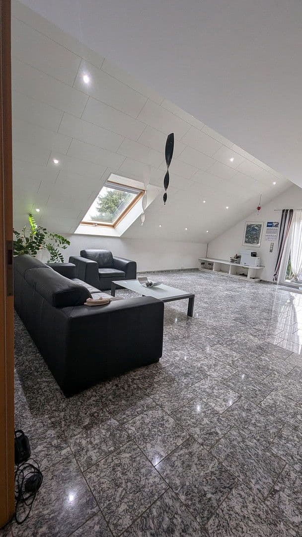 Pronájem bytu 4+1 186 m², Flörsheim-Dalsheim, Porýní-Falc Pronájem bytu 4+1 186 m², Flörsheim-Dalsheim, Porýní-Falc