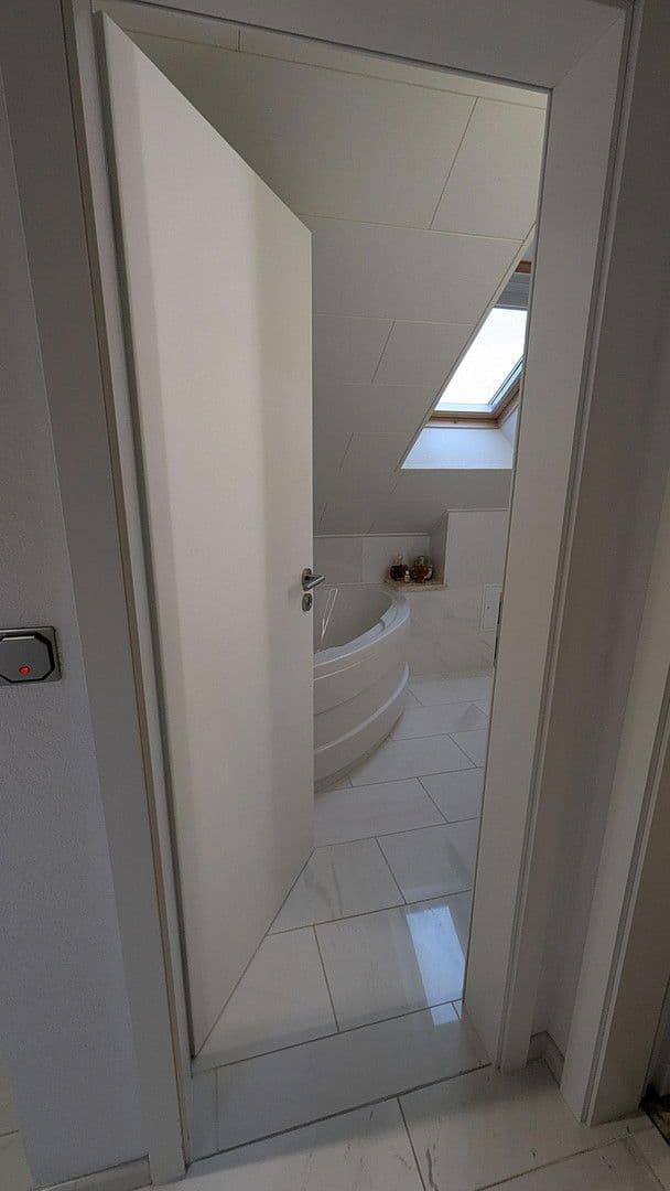 Pronájem bytu 4+1 186 m², Flörsheim-Dalsheim, Porýní-Falc Pronájem bytu 4+1 186 m², Flörsheim-Dalsheim, Porýní-Falc