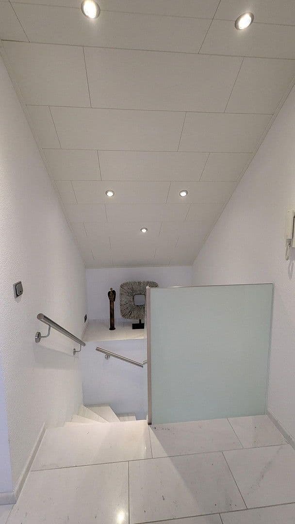 Pronájem bytu 4+1 186 m², Flörsheim-Dalsheim, Porýní-Falc Pronájem bytu 4+1 186 m², Flörsheim-Dalsheim, Porýní-Falc