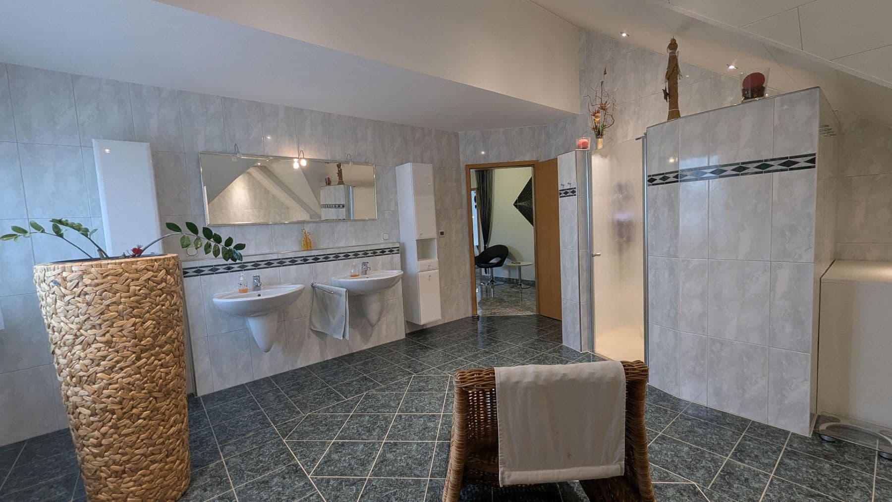 Pronájem bytu 4+1 186 m², Flörsheim-Dalsheim, Porýní-Falc Pronájem bytu 4+1 186 m², Flörsheim-Dalsheim, Porýní-Falc