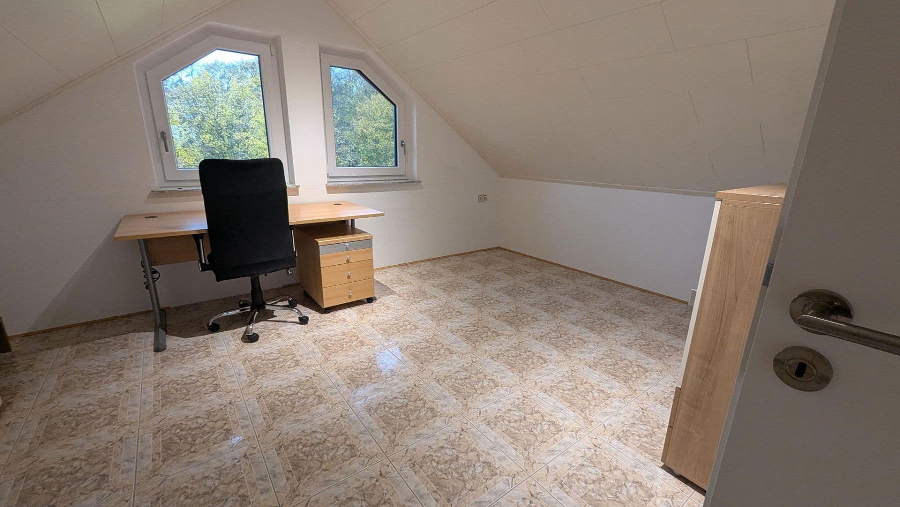 Pronájem bytu 4+1 186 m², Flörsheim-Dalsheim, Porýní-Falc Pronájem bytu 4+1 186 m², Flörsheim-Dalsheim, Porýní-Falc