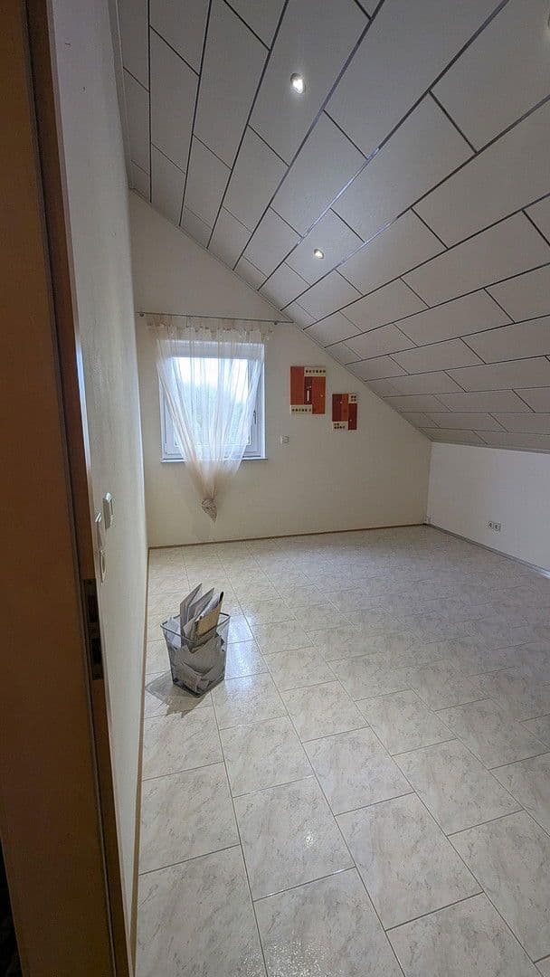 Pronájem bytu 4+1 186 m², Flörsheim-Dalsheim, Porýní-Falc Pronájem bytu 4+1 186 m², Flörsheim-Dalsheim, Porýní-Falc