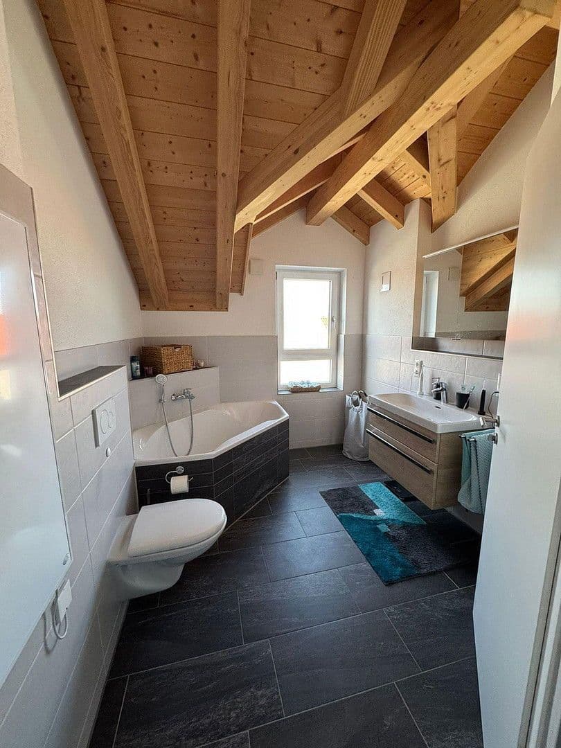 Prodej bytu 3+1 100 m², Sonnenblumenstraße 19, Unterneukirchen, Bavorsko Prodej bytu 3+1 100 m², Sonnenblumenstraße 19, Unterneukirchen, Bavorsko