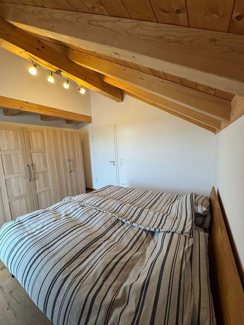 Prodej bytu 3+1 100 m², Sonnenblumenstraße 19, Unterneukirchen, Bavorsko Prodej bytu 3+1 100 m², Sonnenblumenstraße 19, Unterneukirchen, Bavorsko