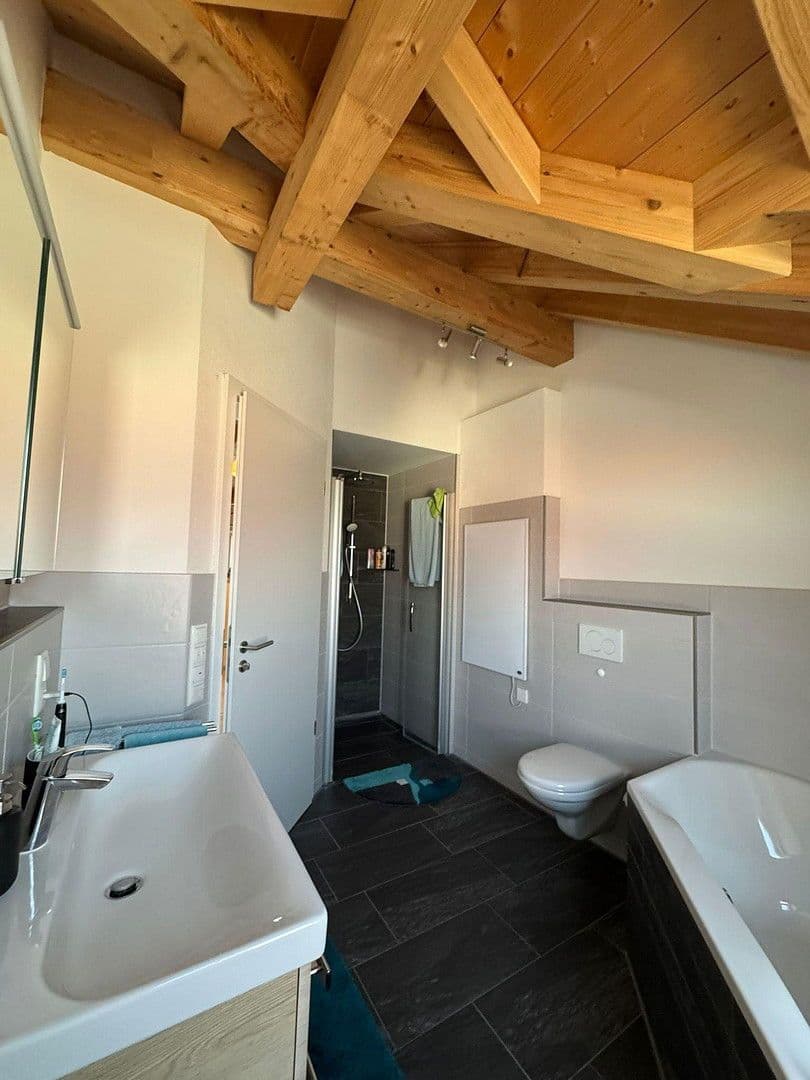 Prodej bytu 3+1 100 m², Sonnenblumenstraße 19, Unterneukirchen, Bavorsko Prodej bytu 3+1 100 m², Sonnenblumenstraße 19, Unterneukirchen, Bavorsko