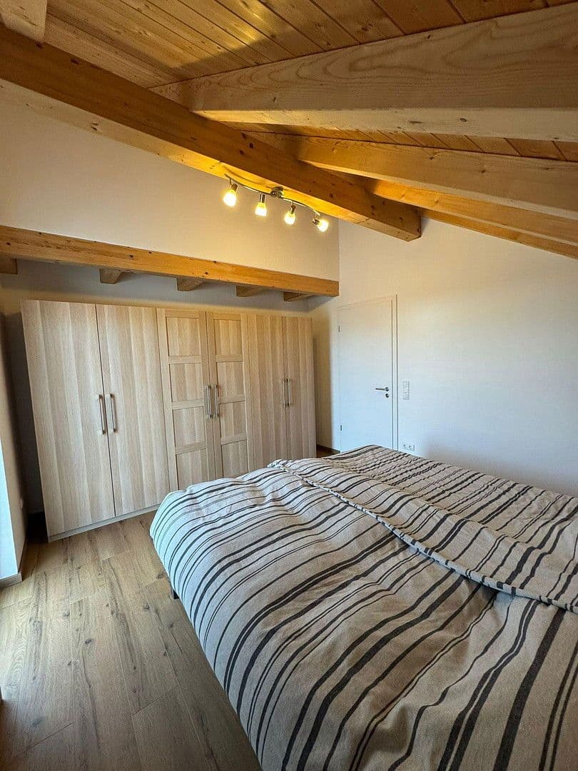 Prodej bytu 3+1 100 m², Sonnenblumenstraße 19, Unterneukirchen, Bavorsko Prodej bytu 3+1 100 m², Sonnenblumenstraße 19, Unterneukirchen, Bavorsko