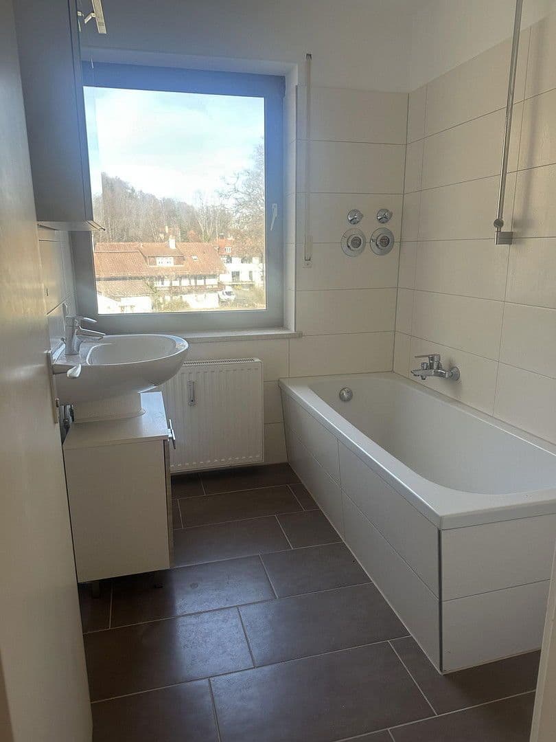 Pronájem bytu 3+1 82 m², Pöcking - Possenhofen, Bavorsko Pronájem bytu 3+1 82 m², Pöcking - Possenhofen, Bavorsko