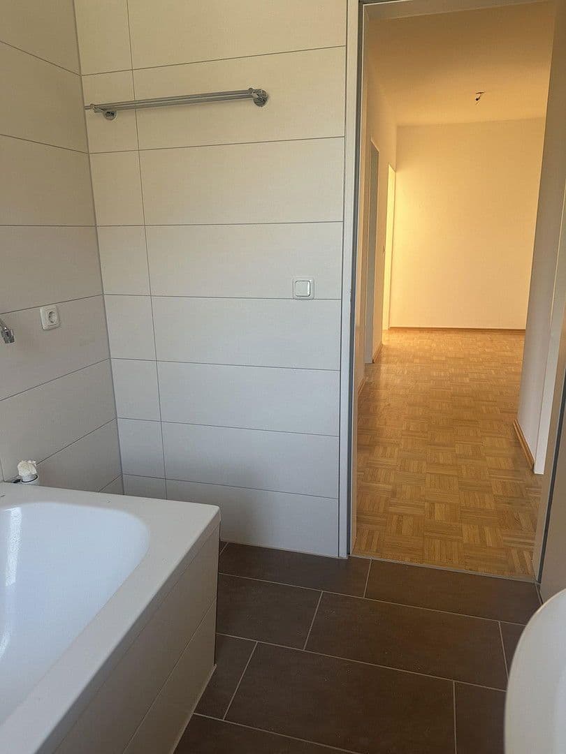 Pronájem bytu 3+1 82 m², Pöcking - Possenhofen, Bavorsko Pronájem bytu 3+1 82 m², Pöcking - Possenhofen, Bavorsko