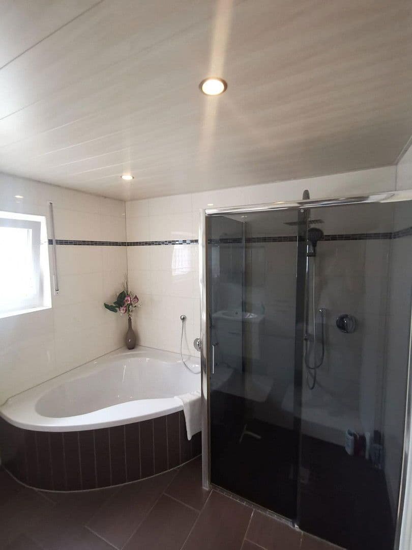 Prodej domu 180 m², pozemek 617 m², Groß-Zimmerner Str. 25, Reinheim, Hessen Prodej domu 180 m², pozemek 617 m², Groß-Zimmerner Str. 25, Reinheim, Hessen