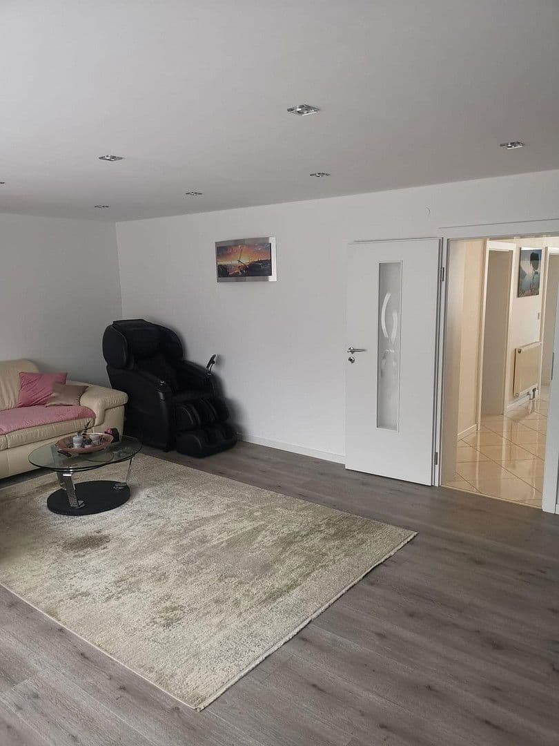 Prodej domu 180 m², pozemek 617 m², Groß-Zimmerner Str. 25, Reinheim, Hessen Prodej domu 180 m², pozemek 617 m², Groß-Zimmerner Str. 25, Reinheim, Hessen