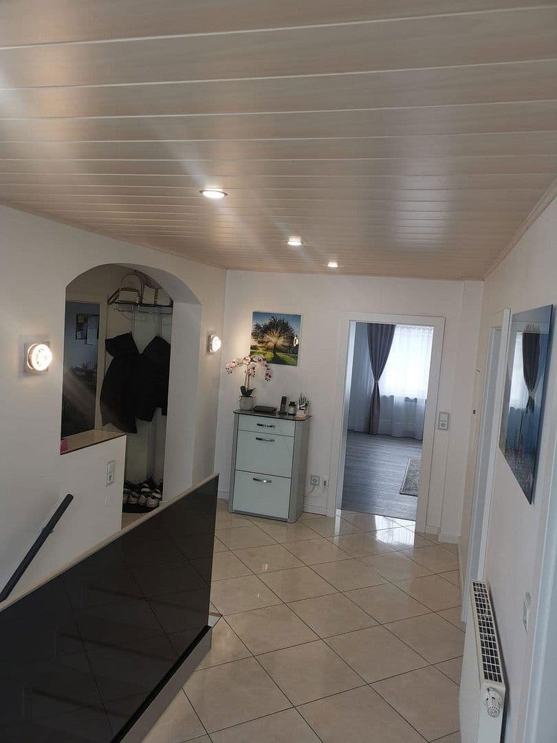 Prodej domu 180 m², pozemek 617 m², Groß-Zimmerner Str. 25, Reinheim, Hessen Prodej domu 180 m², pozemek 617 m², Groß-Zimmerner Str. 25, Reinheim, Hessen