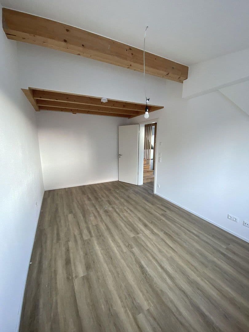 Prodej bytu 3+1 91 m², Pfarrkirchener Str. 105 b, Eggenfelden, Bavorsko Prodej bytu 3+1 91 m², Pfarrkirchener Str. 105 b, Eggenfelden, Bavorsko