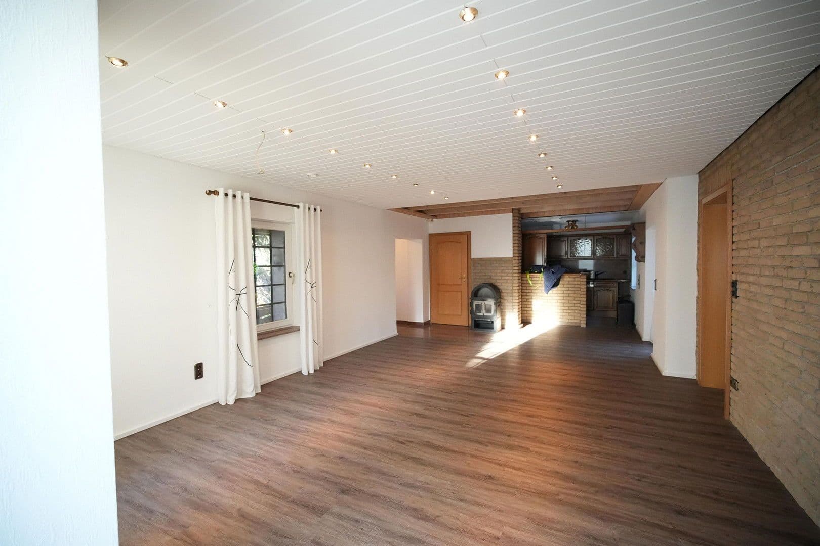 Pronájem domu 135 m², pozemek 411 m², Bad Salzuflen, Severní Porýní-Vestfálsko Pronájem domu 135 m², pozemek 411 m², Bad Salzuflen, Severní Porýní-Vestfálsko