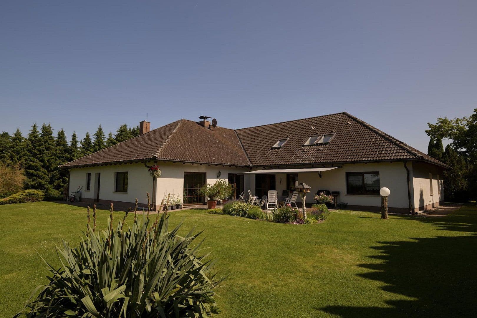 Prodej domu 277 m², pozemek 3.439 m², Treuenbrietzen, Braniborsko Prodej domu 277 m², pozemek 3.439 m², Treuenbrietzen, Braniborsko