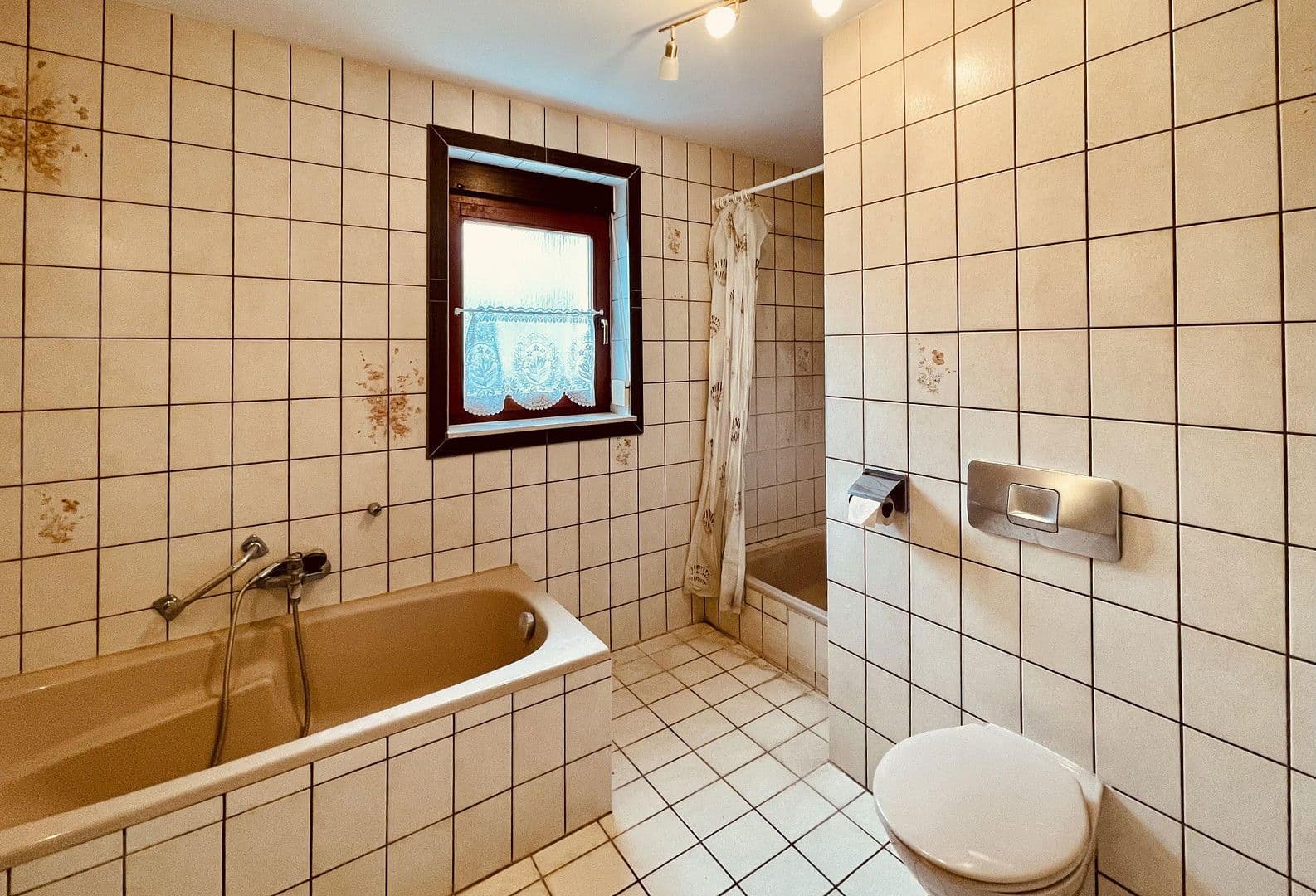 Prodej domu 176 m², pozemek 471 m², Simmozheim, Bádensko-Württembersko Prodej domu 176 m², pozemek 471 m², Simmozheim, Bádensko-Württembersko