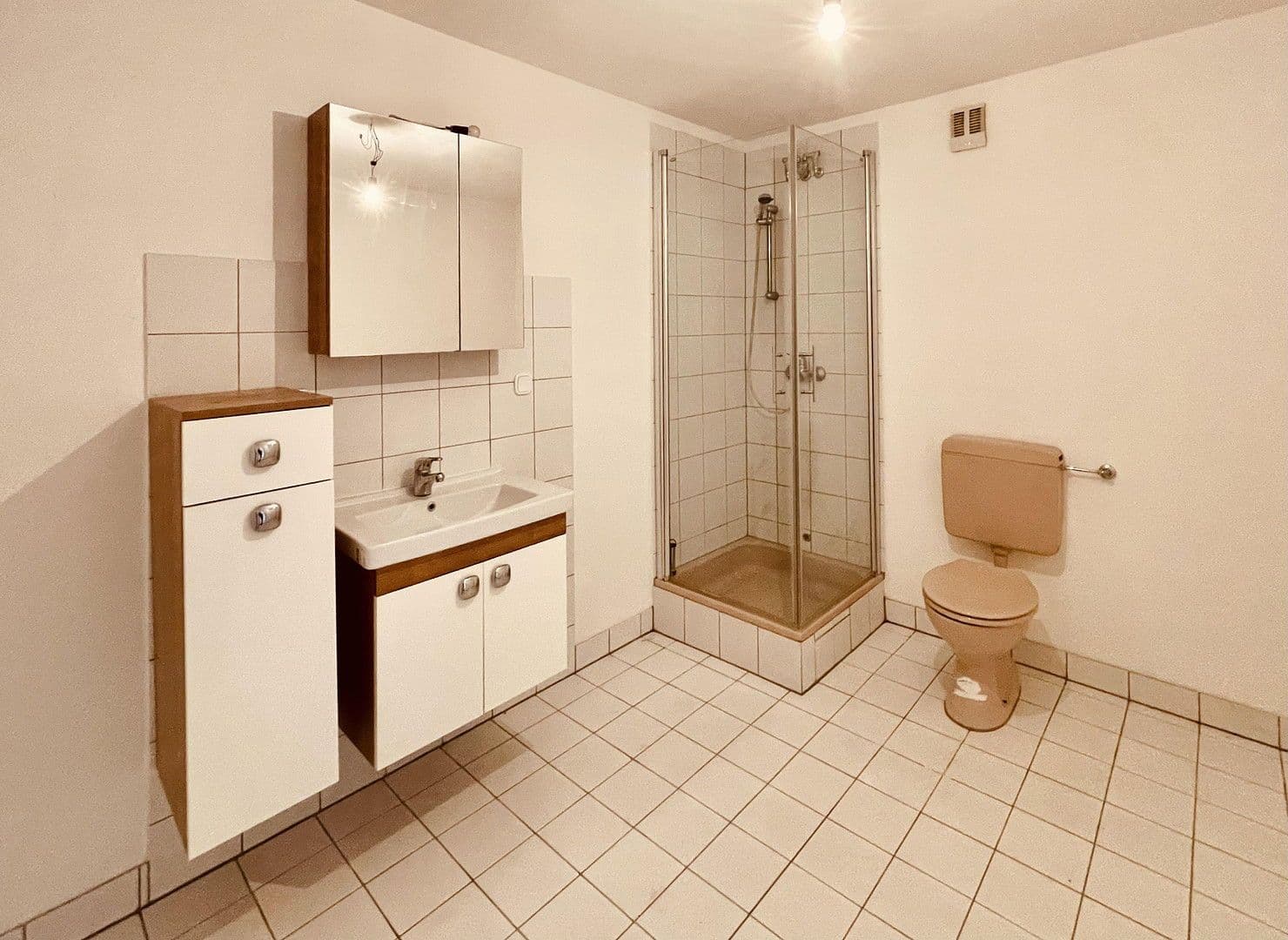 Prodej domu 176 m², pozemek 471 m², Simmozheim, Bádensko-Württembersko Prodej domu 176 m², pozemek 471 m², Simmozheim, Bádensko-Württembersko