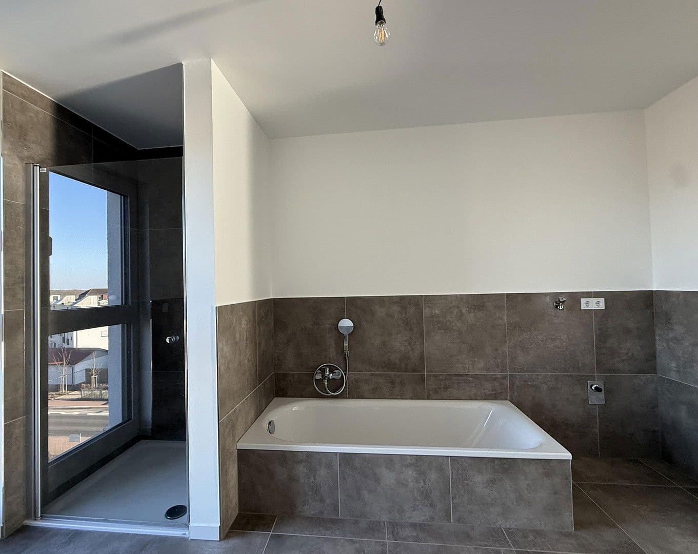 Pronájem bytu 5+1 134 m², Langendiebacher Str. 49, Erlensee, Hessen Pronájem bytu 5+1 134 m², Langendiebacher Str. 49, Erlensee, Hessen