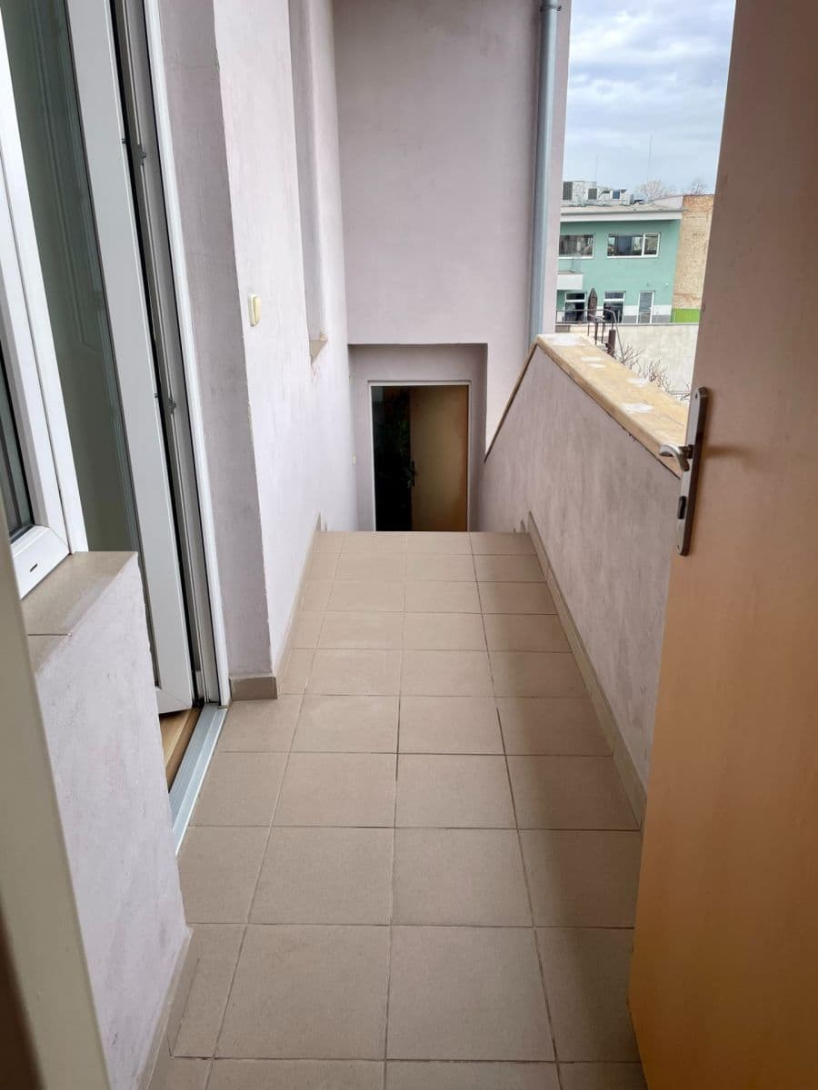 Pronájem bytu 1+1 37 m², Kuklenská, Brno, Jihomoravský kraj Pronájem bytu 1+1 37 m², Kuklenská, Brno, Jihomoravský kraj