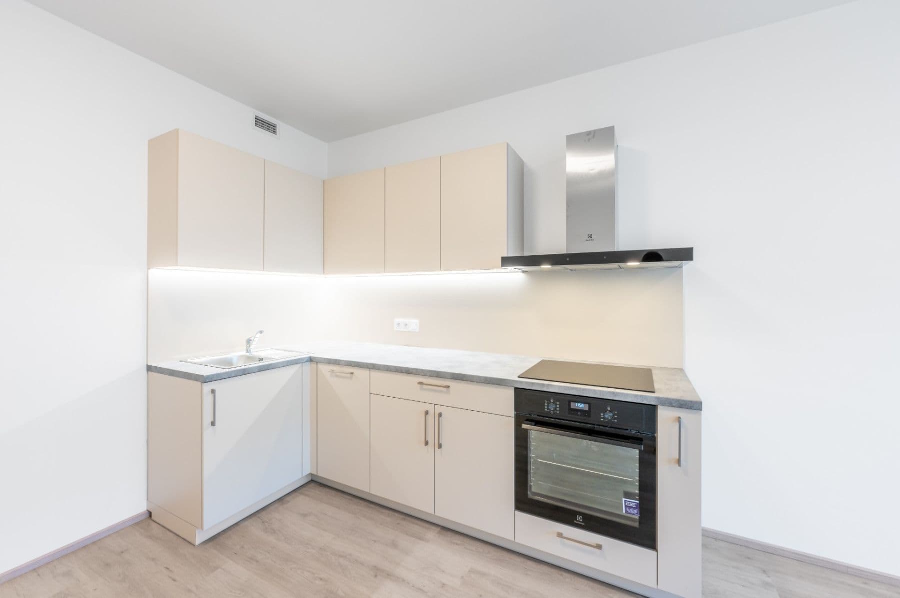 Pronájem bytu 1+kk 35 m², Poděbradská, Praha, Praha Pronájem bytu 1+kk 35 m², Poděbradská, Praha, Praha