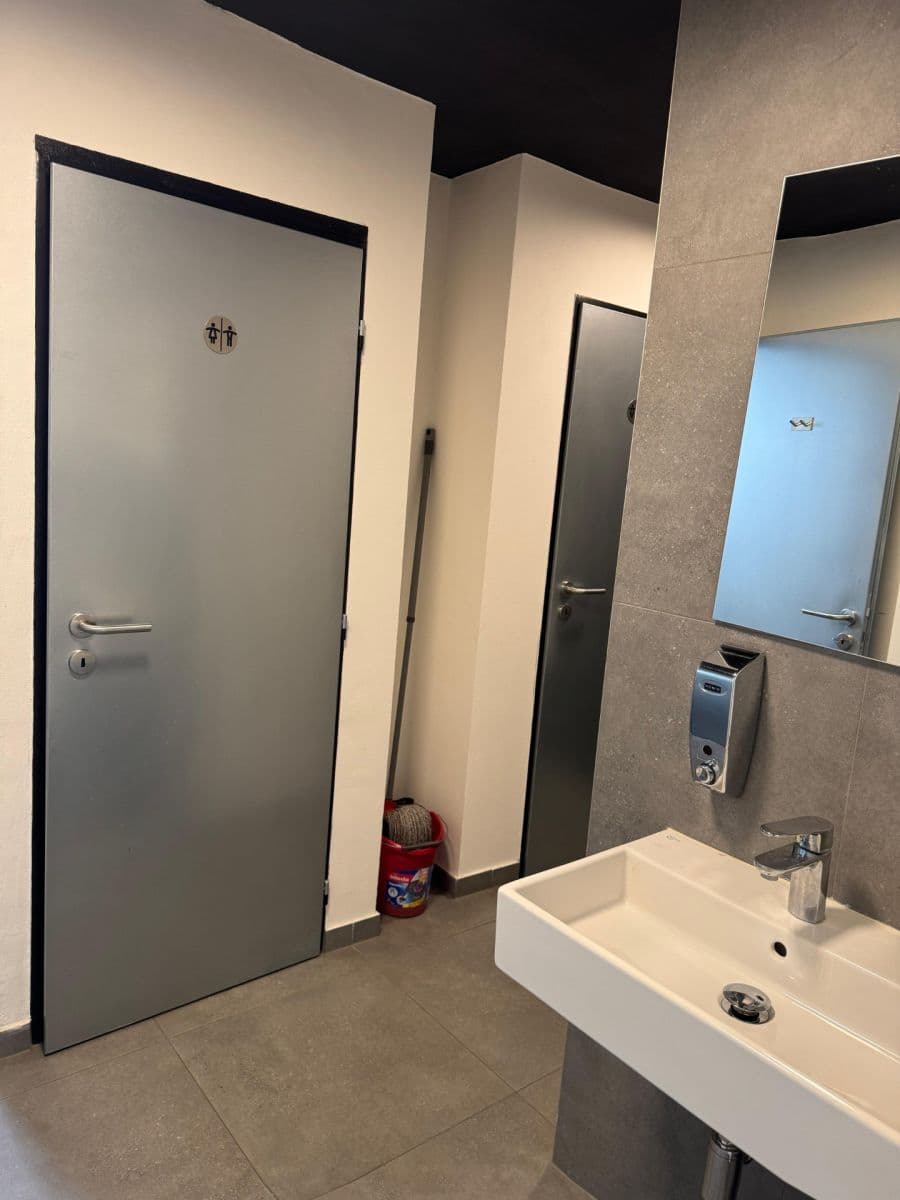 Pronájem kanceláře 151 m², Přístavní, Praha, Praha Pronájem kanceláře 151 m², Přístavní, Praha, Praha