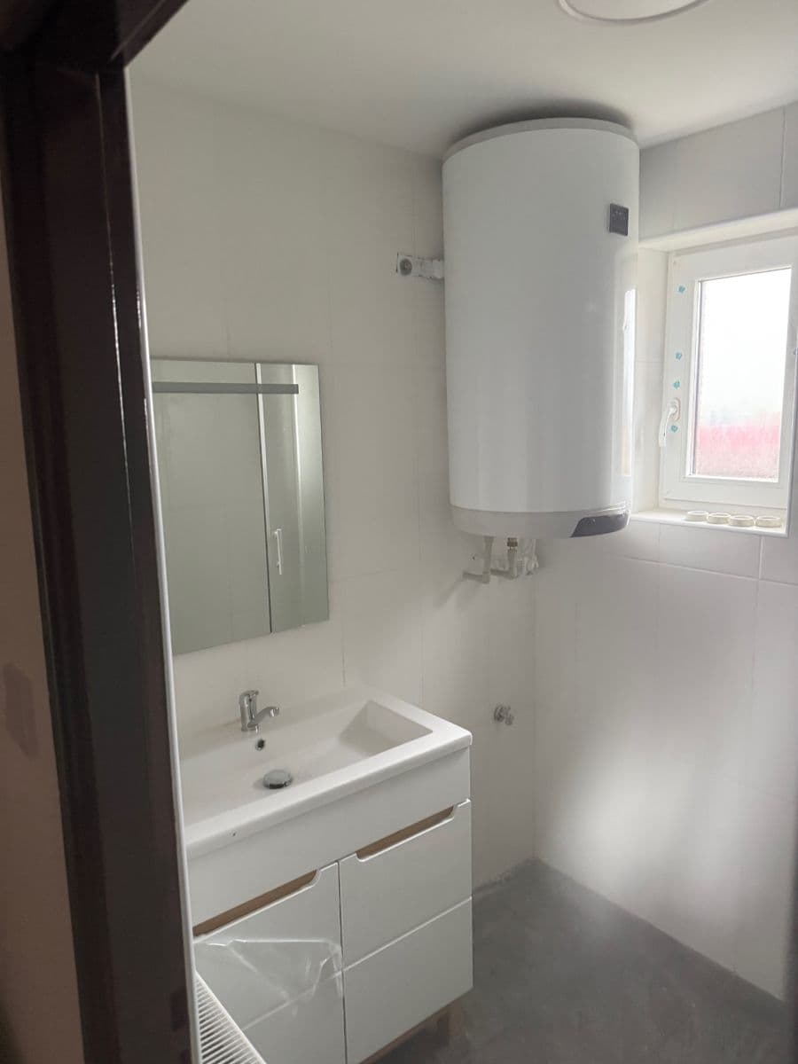 Pronájem bytu 2+1 80 m², U Parku, Svojetice, Středočeský kraj Pronájem bytu 2+1 80 m², U Parku, Svojetice, Středočeský kraj