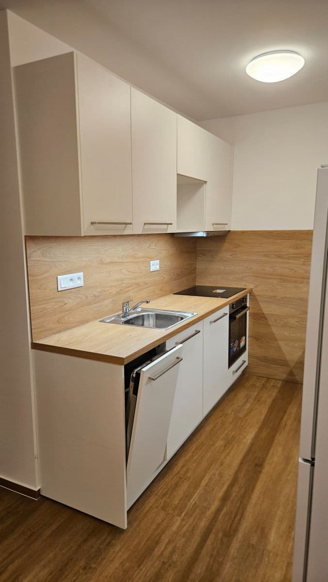 Pronájem bytu 2+kk 45 m², Bellušova, Praha, Praha Pronájem bytu 2+kk 45 m², Bellušova, Praha, Praha