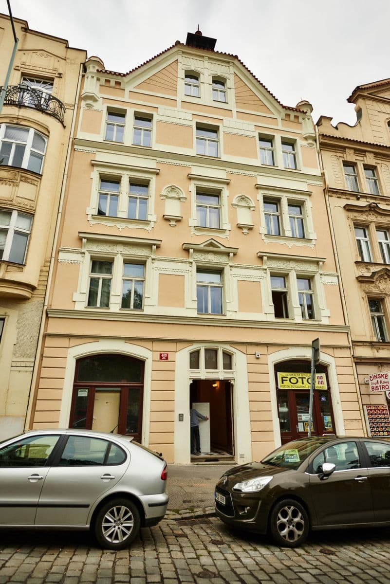 Pronájem bytu 52 m², náměstí Bratří Synků, Praha, Praha Pronájem bytu 52 m², náměstí Bratří Synků, Praha, Praha