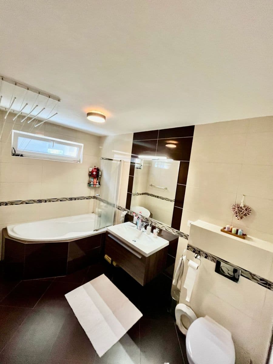 Prodej bytu 4+1 79 m², Jazerná, Rovinka, Bratislavský kraj Prodej bytu 4+1 79 m², Jazerná, Rovinka, Bratislavský kraj