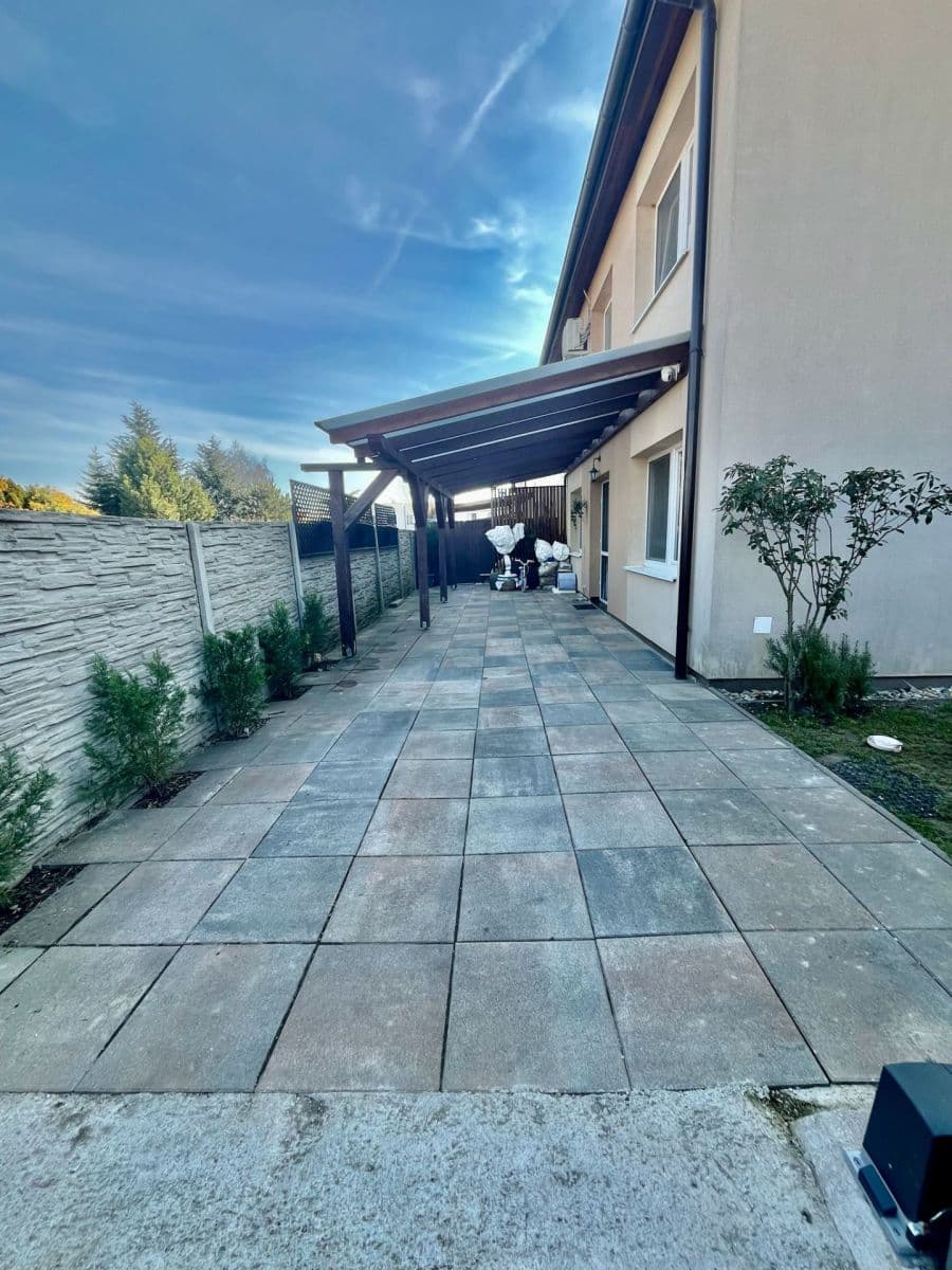 Prodej bytu 4+1 79 m², Jazerná, Rovinka, Bratislavský kraj Prodej bytu 4+1 79 m², Jazerná, Rovinka, Bratislavský kraj