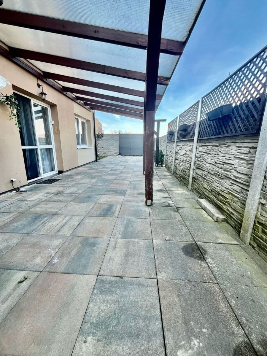 Prodej bytu 4+1 79 m², Jazerná, Rovinka, Bratislavský kraj Prodej bytu 4+1 79 m², Jazerná, Rovinka, Bratislavský kraj