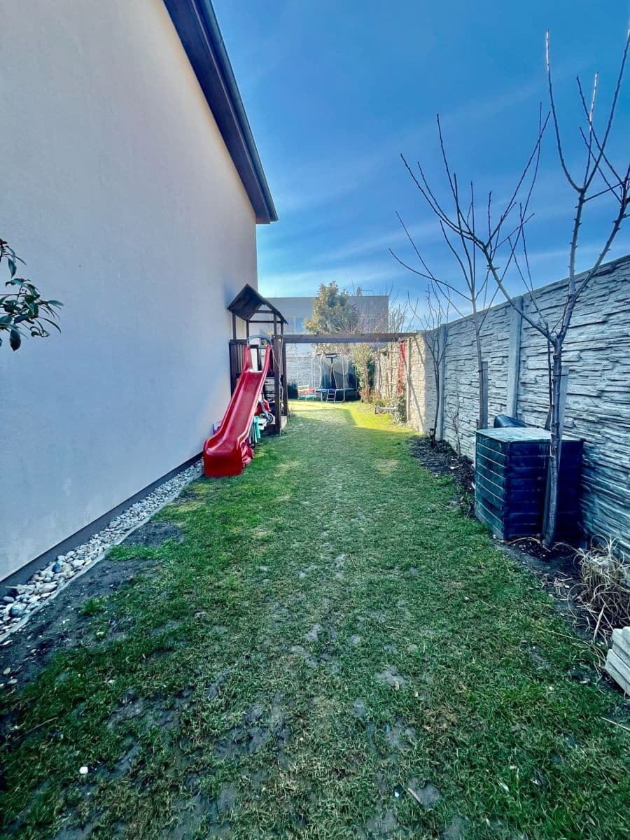 Prodej bytu 4+1 79 m², Jazerná, Rovinka, Bratislavský kraj Prodej bytu 4+1 79 m², Jazerná, Rovinka, Bratislavský kraj