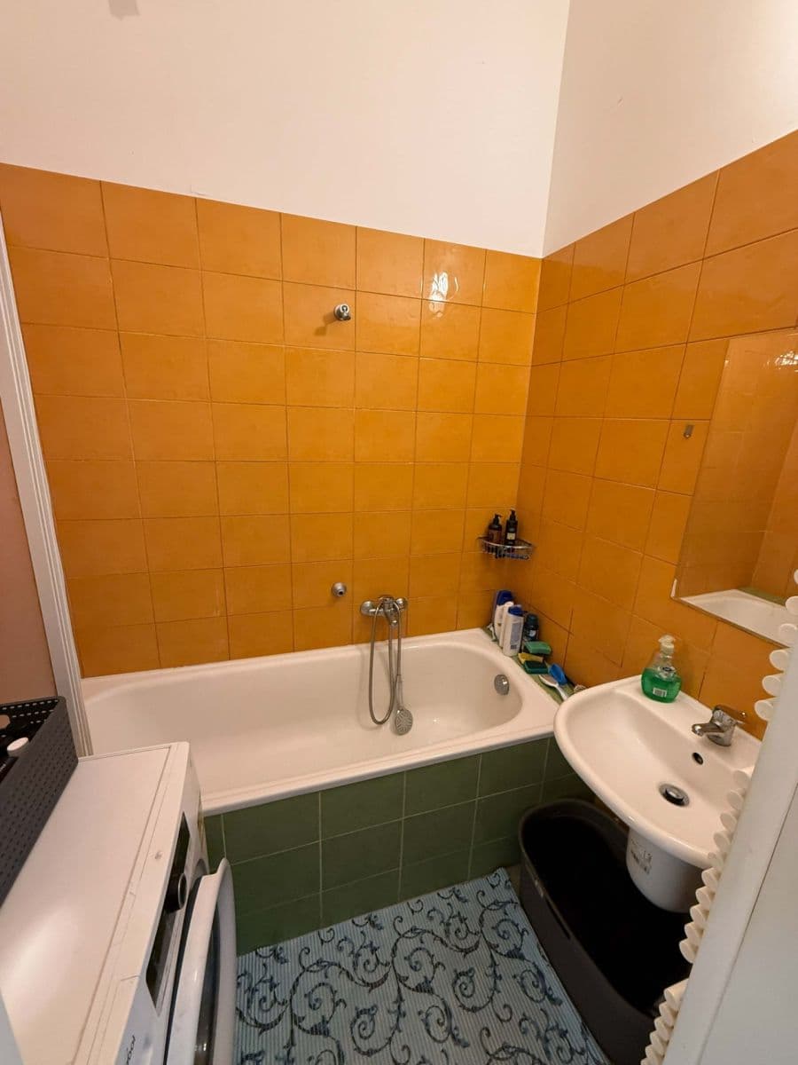 Pronájem bytu 1+1 35 m², Jana Uhra, Brno, Jihomoravský kraj Pronájem bytu 1+1 35 m², Jana Uhra, Brno, Jihomoravský kraj