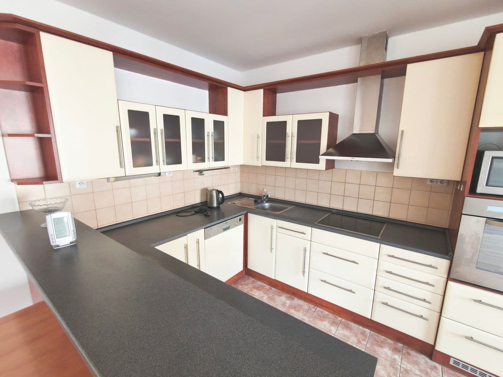 Prodej bytu 3+kk 86 m², Kaštanová, Milovice, Středočeský kraj Prodej bytu 3+kk 86 m², Kaštanová, Milovice, Středočeský kraj